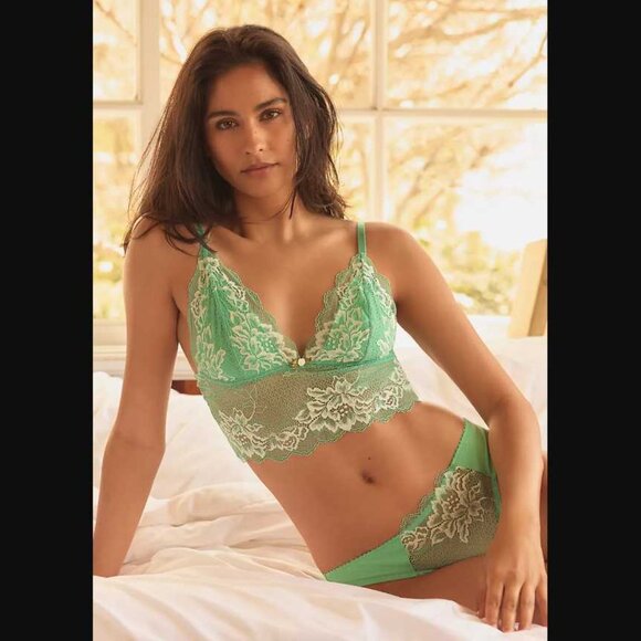 New XS set By Anthropologie floral lace rosette bralette & bikini briefs panties
